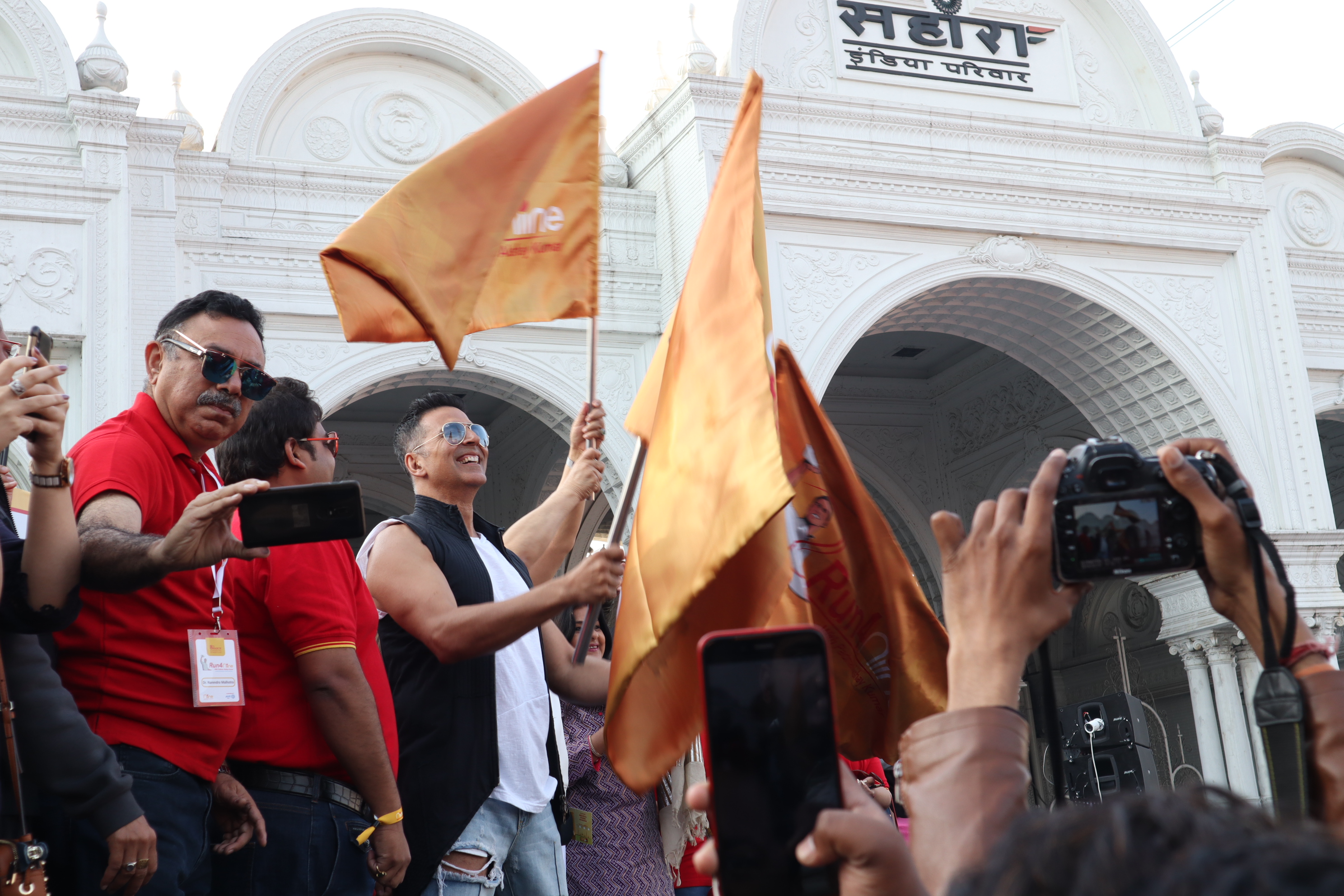 PAD MAN AKSHAY KUMAR FLAGS OFF INDIA’S LARGEST NATIONWIDE RUN IN LUCKNOW